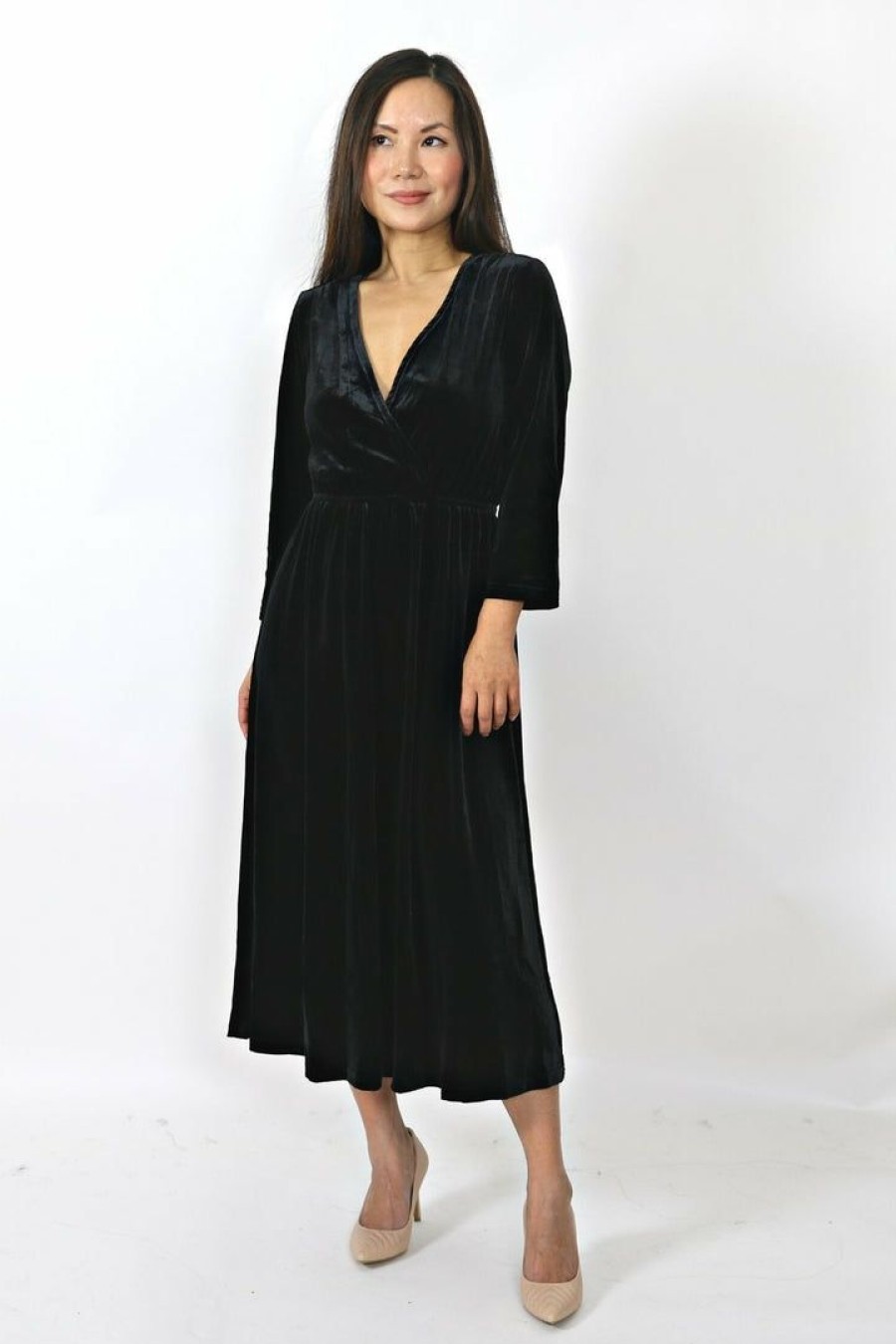 Dresses * | See And Be Seen Petite Velvet Midi Dress (Black) Dresses