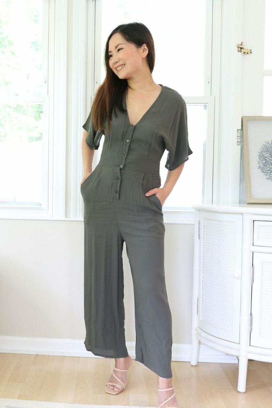 Jumpsuits & Rompers * | Collective Rack New Arrivals Petite V Neck Fitted Wide Leg Jumpsuit (Olive)