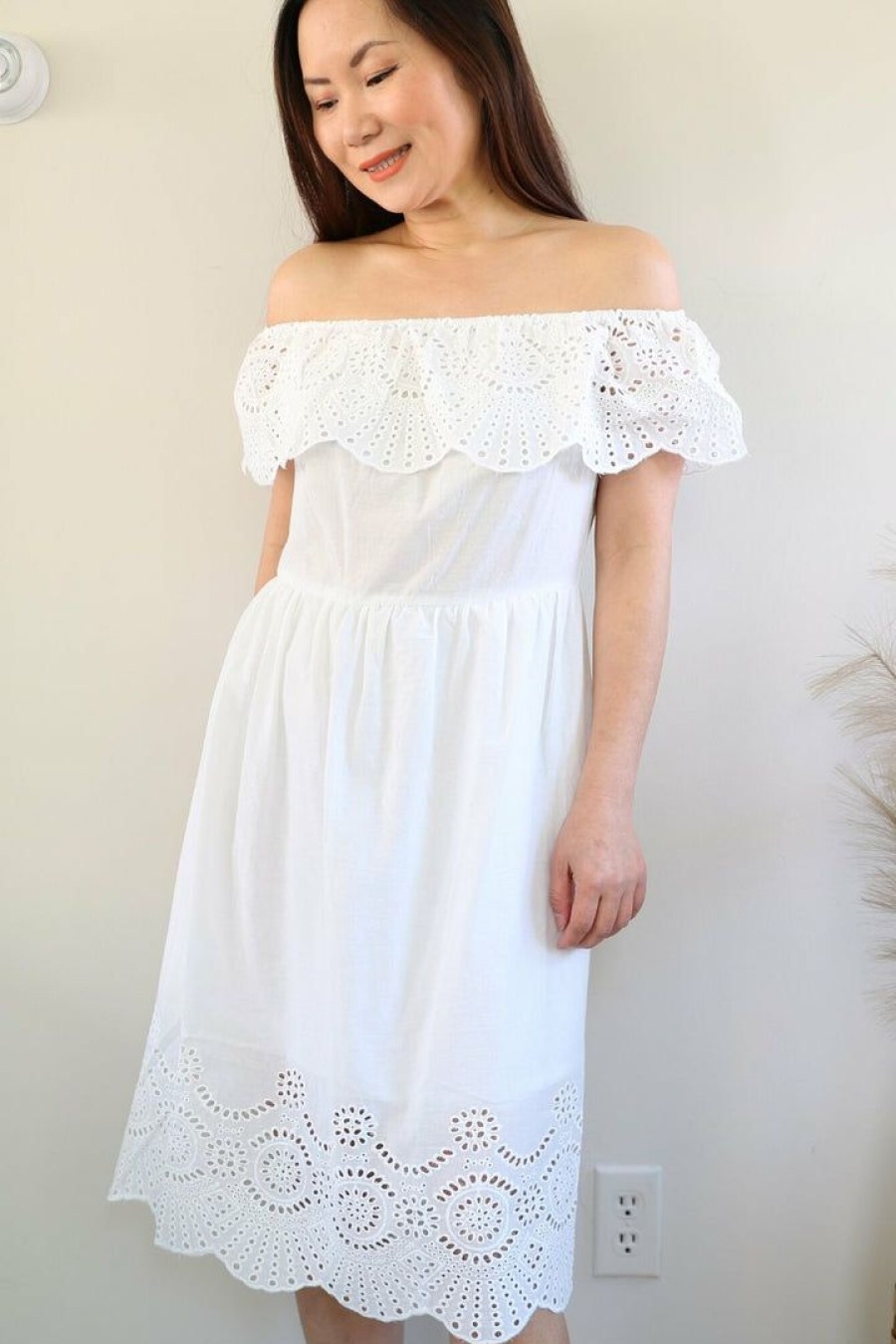 Dresses * | Solution Petite White Cotton Off The Shoulder Dress New Arrivals