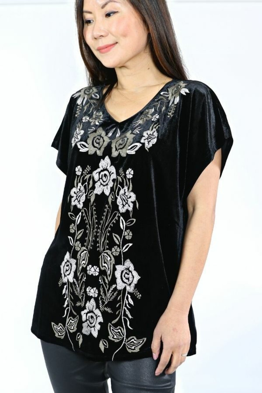 Tops & Sweaters * | Thml Clothing Tops & Sweaters Petite Embroidered Velvet Top(Black)